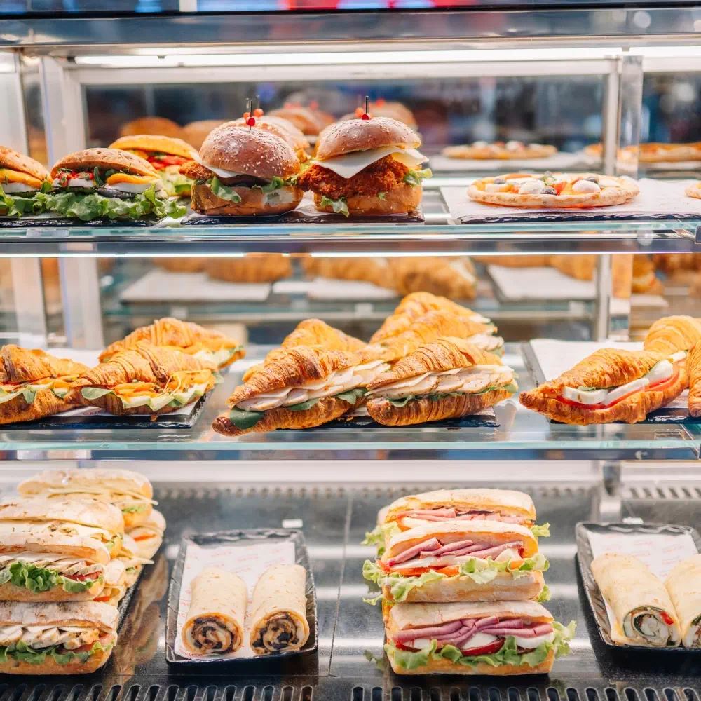 vetrina frigo da banco per bar e pasticcerie